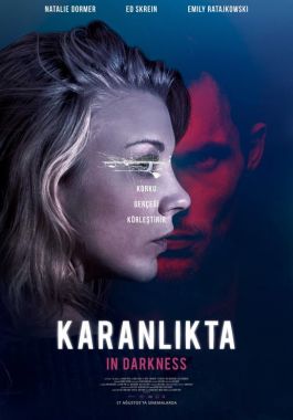 Karanlıkta poster
