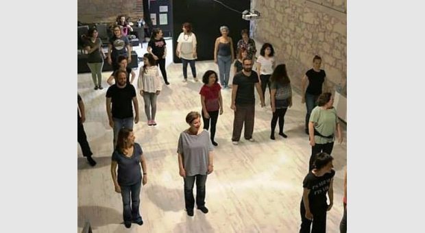 BizBize Doğaçlama Dans Performansı