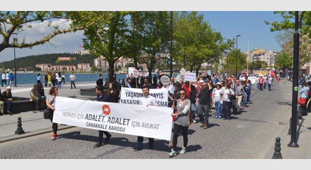 1 Mayıs Yürüyüşündeyiz